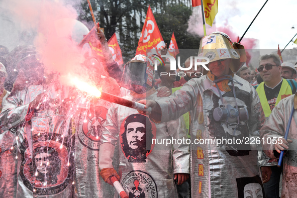 Metalworkers demonstrate as they march with banners and flags in the streets of Paris on October 13, 2017. Several thousand workers have tak...