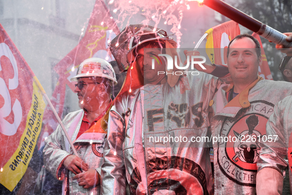 Metalworkers demonstrate as they march with banners and flags in the streets of Paris on October 13, 2017. Several thousand workers have tak...