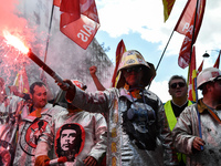 Metalworkers demonstrate as they march with banners and flags in the streets of Paris on October 13, 2017. Several thousand workers have tak...