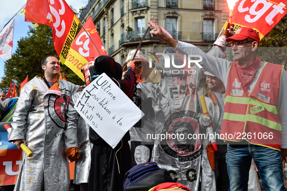 Metalworkers demonstrate as they march with banners and flags in the streets of Paris on October 13, 2017. Several thousand workers have tak...