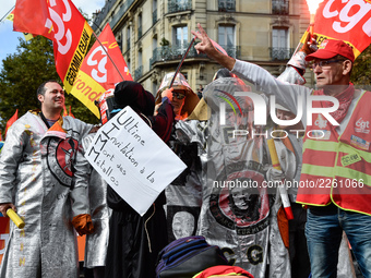 Metalworkers demonstrate as they march with banners and flags in the streets of Paris on October 13, 2017. Several thousand workers have tak...