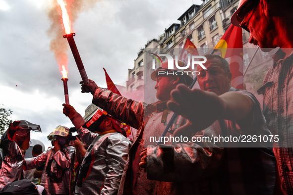 Metalworkers demonstrate as they march with banners and flags in the streets of Paris on October 13, 2017. Several thousand workers have tak...