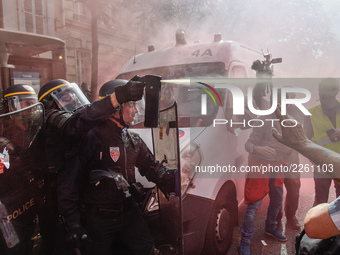 Metalworkers clashes with anti-riot police in the streets of Paris on October 13, 2017. Several thousand workers have taken part in a protes...