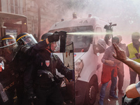 Metalworkers clashes with anti-riot police in the streets of Paris on October 13, 2017. Several thousand workers have taken part in a protes...