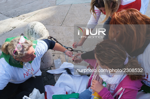 Teachers of the early childhood sector in Roma, protest at the piazza del campidoglio by chained up at the Marc aurel statue  against labour...