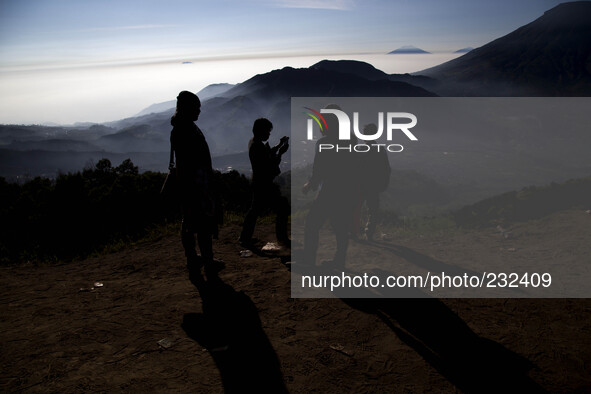 Visitors at the top of Sikunir Mountain in Dieng. Dieng plateau in Central Java, is part of the district of Banjarnegara and Wonosobo regenc...