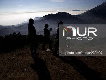 Visitors at the top of Sikunir Mountain in Dieng. Dieng plateau in Central Java, is part of the district of Banjarnegara and Wonosobo regenc...