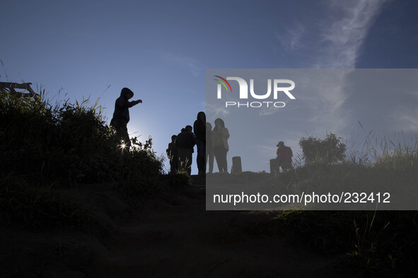 Visitors enjoying Mount Sindoro View from Sikunir Mountain at Dieng during the sunrise. Dieng plateau in Central Java, is part of the distri...