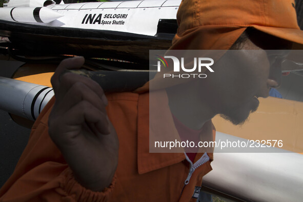 An immitation of Indonesia Aerospace plane brought by dieng villager during the Villagers Dieng Karnaval. Dieng plateau in Central Java, is...