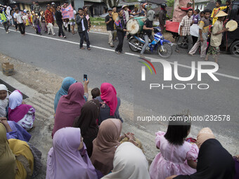 Villagers watching the Karnaval perfromance at Dieng. Dieng plateau in Central Java, is part of the district of Banjarnegara and Wonosobo re...