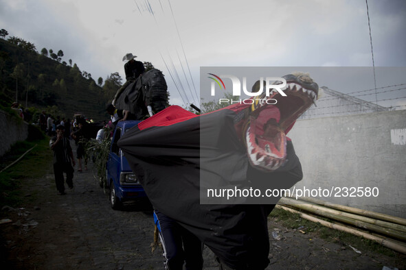 Participant with their dragon imitation style during the village karnval at Dieng. Dieng plateau in Central Java, is part of the district of...