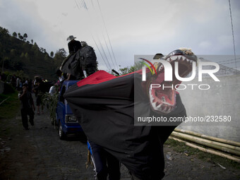 Participant with their dragon imitation style during the village karnval at Dieng. Dieng plateau in Central Java, is part of the district of...