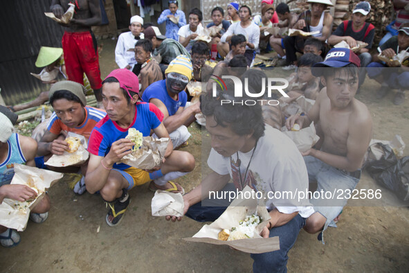 Participants of the villagers karnaval at Dieng eating together. Dieng plateau in Central Java, is part of the district of Banjarnegara and...