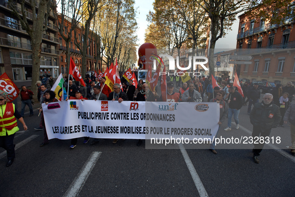 A banner reading 'Private/public against ordonnaces, employees and youngs for social progress'. More than 4000 protesters took to the street...