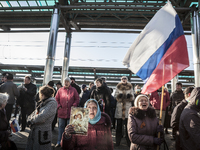 Pro-Russian occupy the train station in Donetsk (