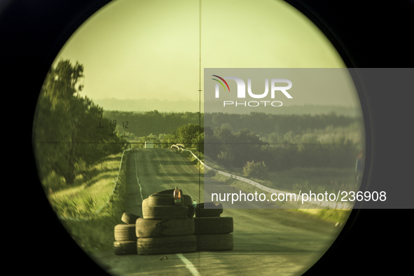 The road to Karkhov seen through the viewfinder of an anti-tank 