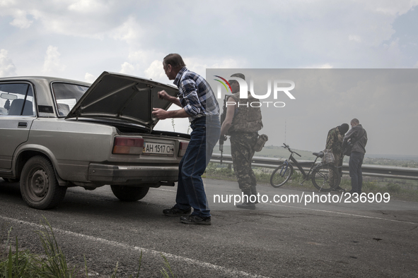 In front of Karachun hill the Ukrainian soldiers control the road wich connects Sloviansk with Donetsk 