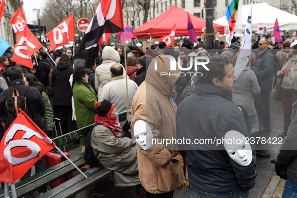 Demonstration of labour inspectors in front of the Ministry of Health and Social Affairs for the respect of trade union freedoms at the labo...