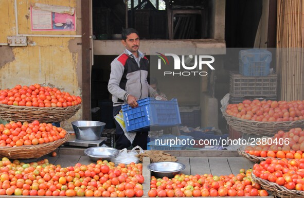 An Indian fruit vendor loads apples at Vegetable Market at Sadar Bazar Gurugram in north Indian state of Haryana on 16 December 2017.  