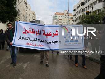 A march in support of the rights of Palestinian employees, hired by the former Hamas government in Gaza, demanding their rights and integrat...