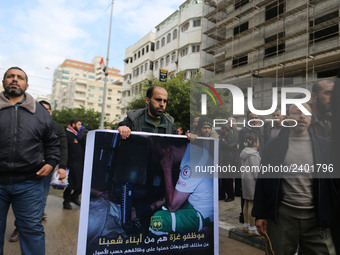 A march in support of the rights of Palestinian employees, hired by the former Hamas government in Gaza, demanding their rights and integrat...