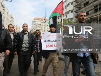 A march in support of the rights of Palestinian employees, hired by the former Hamas government in Gaza, demanding their rights and integrat...