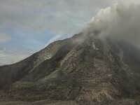 Mount Sinabung seen from Tiga Serangkai village, Simpang Empat Distric, Karo, North Sumatera. Indonesia. 15 September 2014. The volcano Moun...