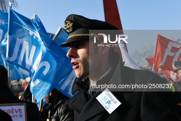 The majority of Air France unions are opposed to the NAO 2018 agreement and are demonstrating for the achievement of a 6% general wage incre...