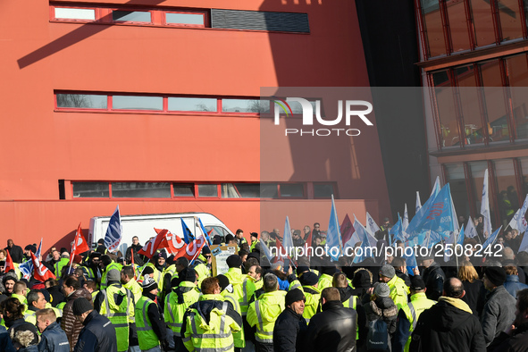 The majority of Air France unions are opposed to the NAO 2018 agreement and are demonstrating for the achievement of a 6% general wage incre...