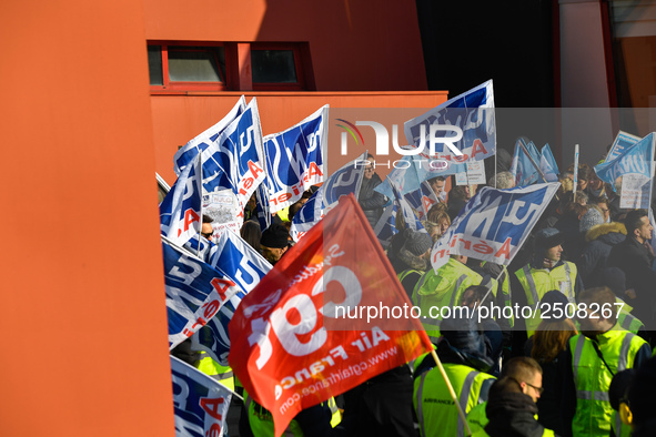 The majority of Air France unions are opposed to the NAO 2018 agreement and are demonstrating for the achievement of a 6% general wage incre...