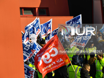 The majority of Air France unions are opposed to the NAO 2018 agreement and are demonstrating for the achievement of a 6% general wage incre...