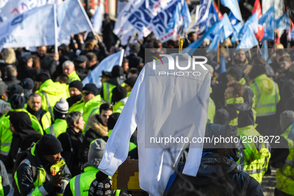 The majority of Air France unions are opposed to the NAO 2018 agreement and are demonstrating for the achievement of a 6% general wage incre...