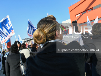 The majority of Air France unions are opposed to the NAO 2018 agreement and are demonstrating for the achievement of a 6% general wage incre...