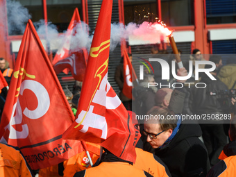 The majority of Air France unions are opposed to the NAO 2018 agreement and are demonstrating for the achievement of a 6% general wage incre...