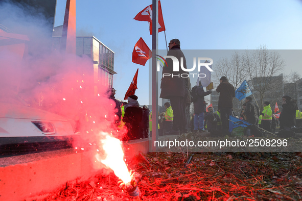 The majority of Air France unions are opposed to the NAO 2018 agreement and are demonstrating for the achievement of a 6% general wage incre...