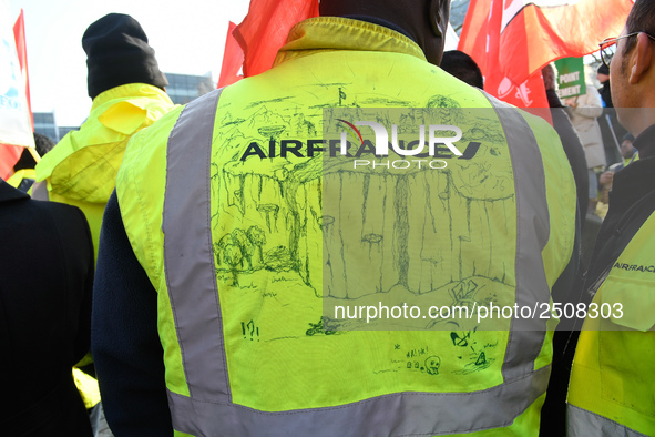 The majority of Air France unions are opposed to the NAO 2018 agreement and are demonstrating for the achievement of a 6% general wage incre...