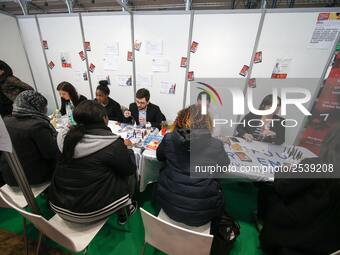 Jobseekers talks with members of recruitment services at the "Paris pour l'emploi" (Paris for Employment) recruitment forum on March 6, 2018...