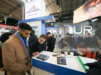 Jobseeker talks with a member of recruitment service at the "Paris pour l'emploi" (Paris for Employment) recruitment forum on March 6, 2018,...