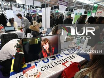 Jobseeker talks with a member of recruitment service at the "Paris pour l'emploi" (Paris for Employment) recruitment forum on March 6, 2018,...