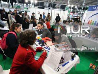 Jobseekers talk with members of French Social Security recruitment departement at the "Paris pour l'emploi" (Paris for Employment) recruitme...