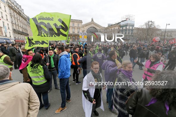 Employees of the French state owned railway company SNCF demonstrate in front of the Gare de L'Est train station on April 3, 2018 in Paris,...