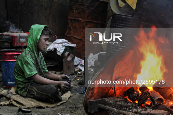 Child labor is common sight in Dhaka, Bangladesh, on 4 April 2018. According to a statistics report 2015 in Bangladesh there are 3.5 million...