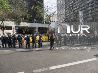 Police faces students gathering in front of the Paris Tolbiac university campus on April 20, 2018 in Paris after riot police evacuated the u...