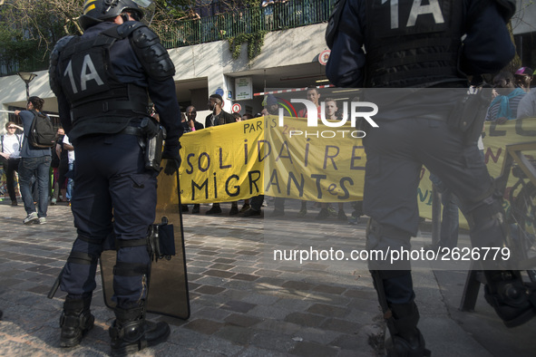 Police faces students gathering in front of the Paris Tolbiac university campus on April 20, 2018 in Paris after riot police evacuated the u...