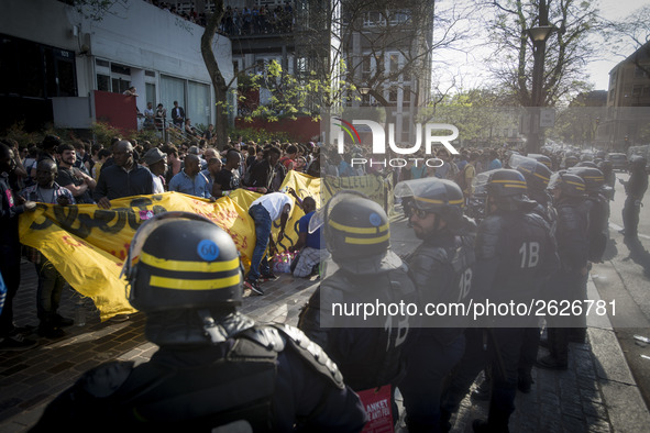 Police faces students gathering in front of the Paris Tolbiac university campus on April 20, 2018 in Paris after riot police evacuated the u...