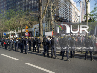 Police faces students gathering in front of the Paris Tolbiac university campus on April 20, 2018 in Paris after riot police evacuated the u...