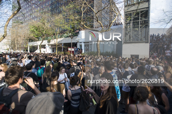 Students gather outside Paris Tolbiac university campus on April 20, 2018 in Paris after riot police evacuated the university in the early m...