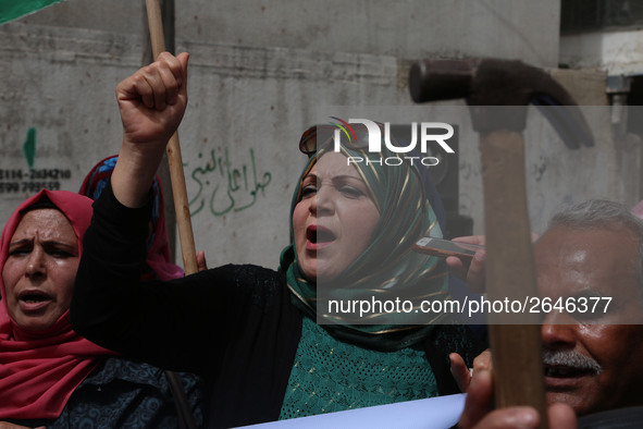 Palestinian labor activists chant slogans during a march for the International Labor Day at the Palestine square in Gaza City, May 1, 2018....