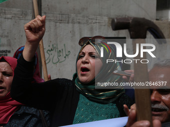 Palestinian labor activists chant slogans during a march for the International Labor Day at the Palestine square in Gaza City, May 1, 2018....