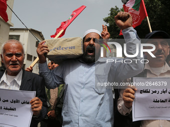 Palestinian labor activists chant slogans during a march for the International Labor Day at the Palestine square in Gaza City, May 1, 2018....